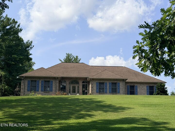 Property Photo:  201 N Baker St  TN 37841 