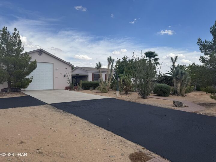 Property Photo: 16330 S Hillery Ave AZ 86438