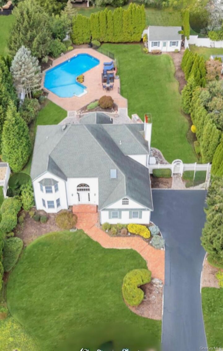 Property Photo:  150 Hayrick Lane  NY 11725 