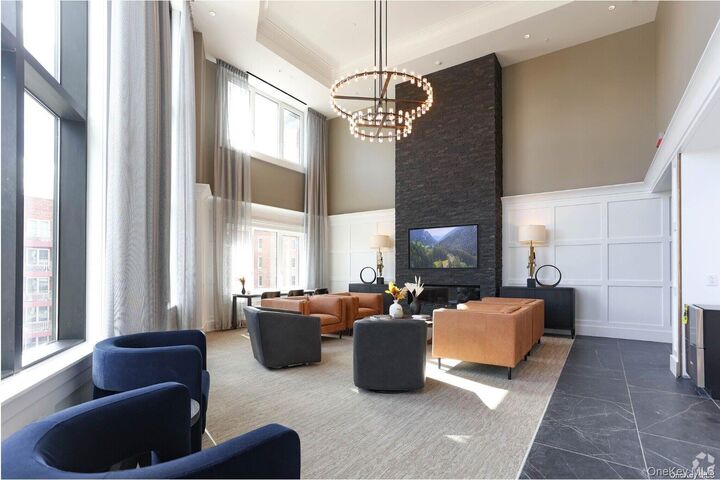 Property Photo:  241-15 Northern Boulevard 4E  NY 11362 