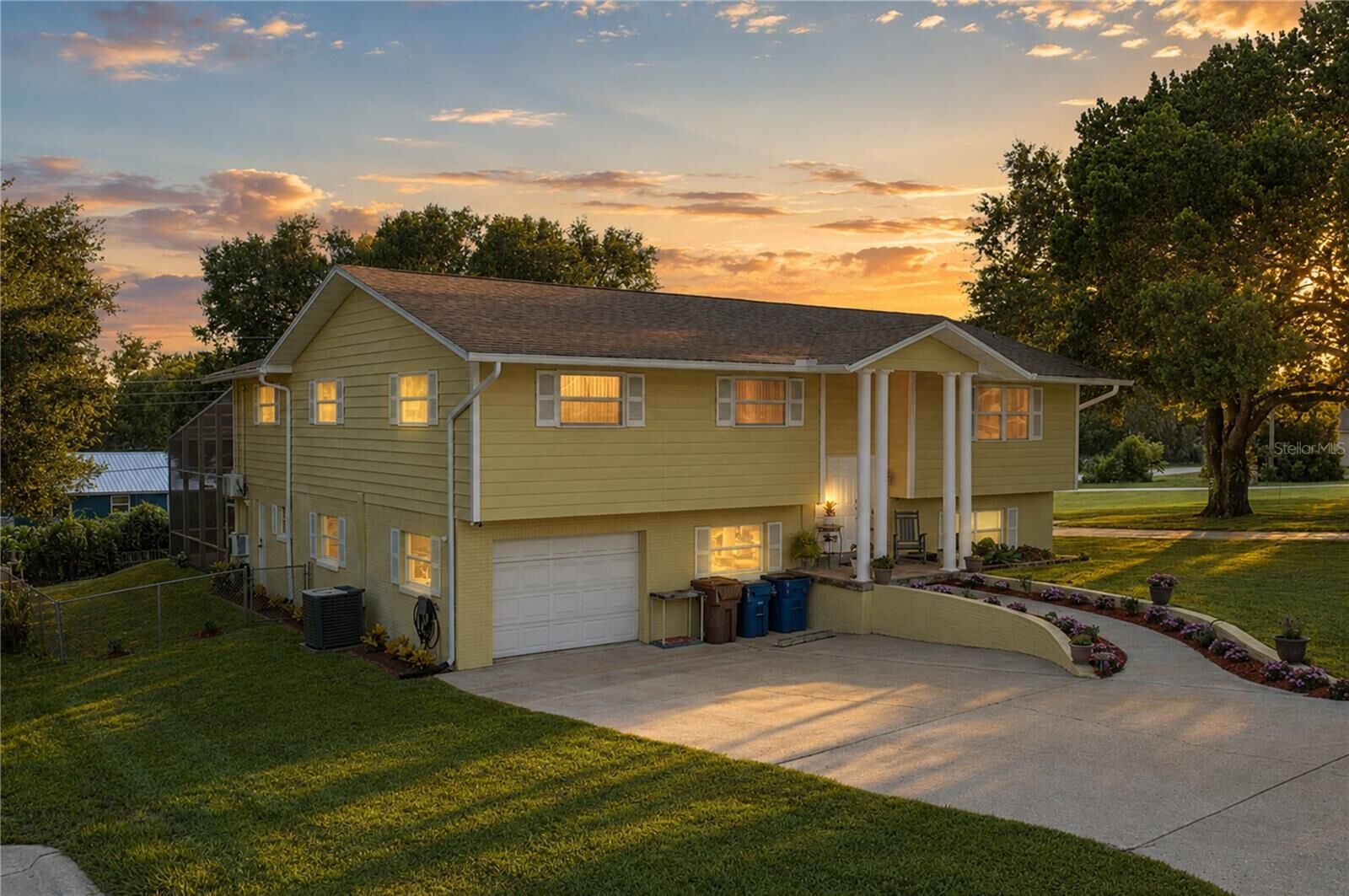 Property Photo: 1018 N Tower Lane A FL 33853