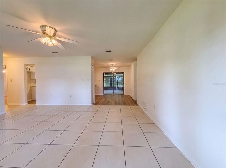 Property Photo: 4621 NW 29th Avenue FL 32606
