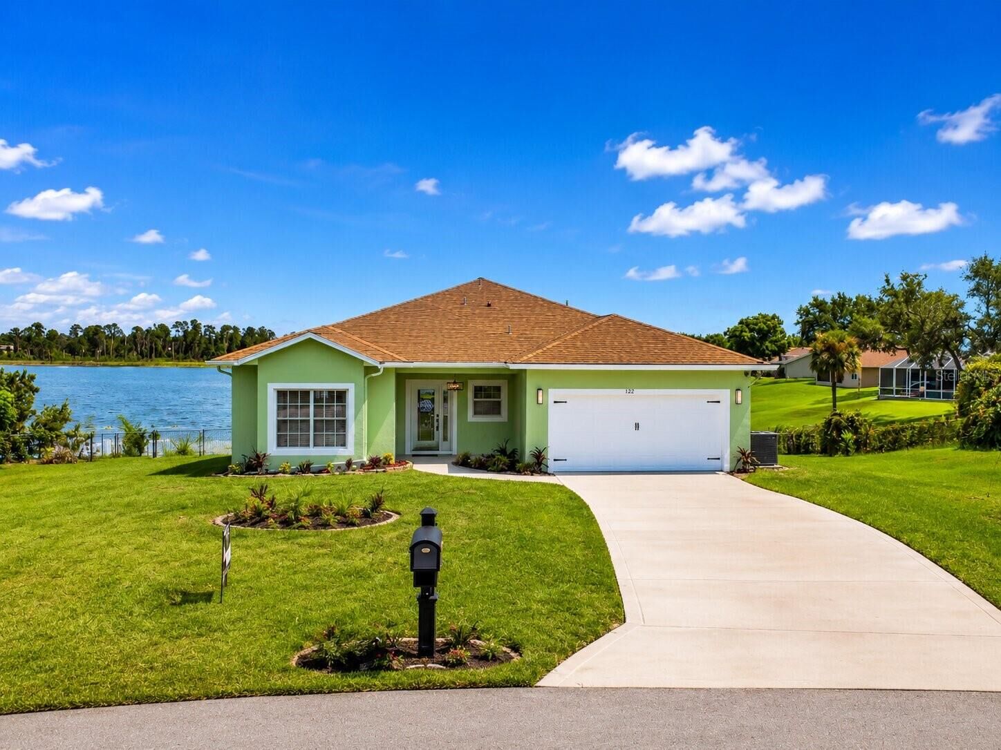 Property Photo: 2122 Dumas Drive FL 32738