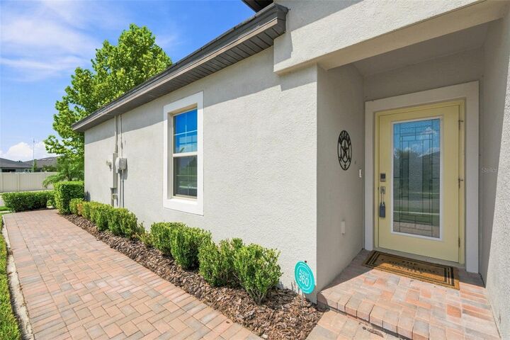 Property Photo: 10444 Weldon Cork Way FL 33576