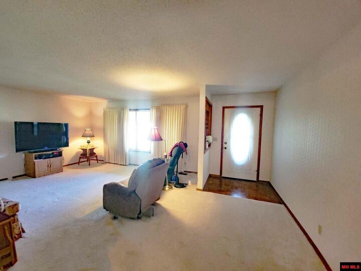 Property Photo:  1403 Mistletoe  AR 72653 