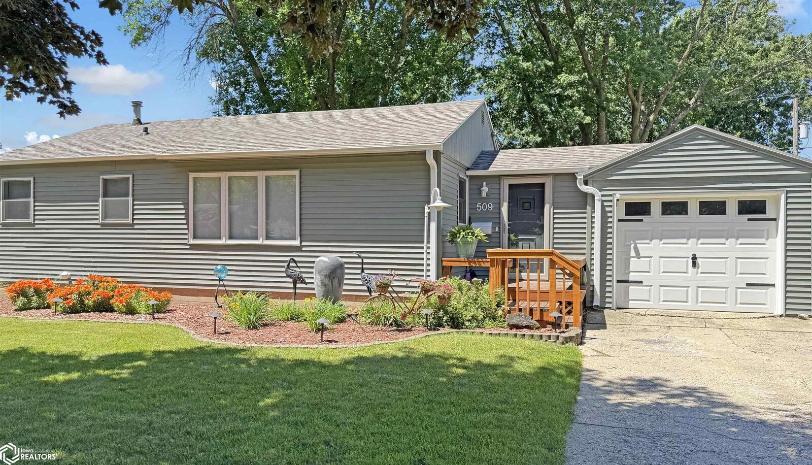 Property Photo:  509 7th Street SW  IA 50441 