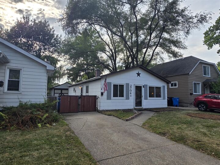 Property Photo: 27041 Brettonwoods Street MI 48071-3207