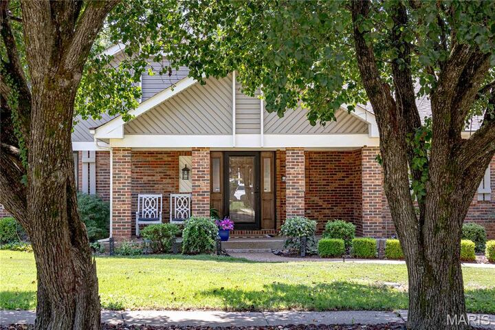 Property Photo: 3008 Oakvilla Manor Court MO 63129