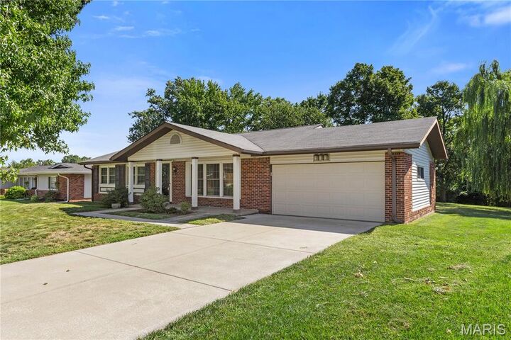 Property Photo:  7 Greymore Drive  MO 63017 