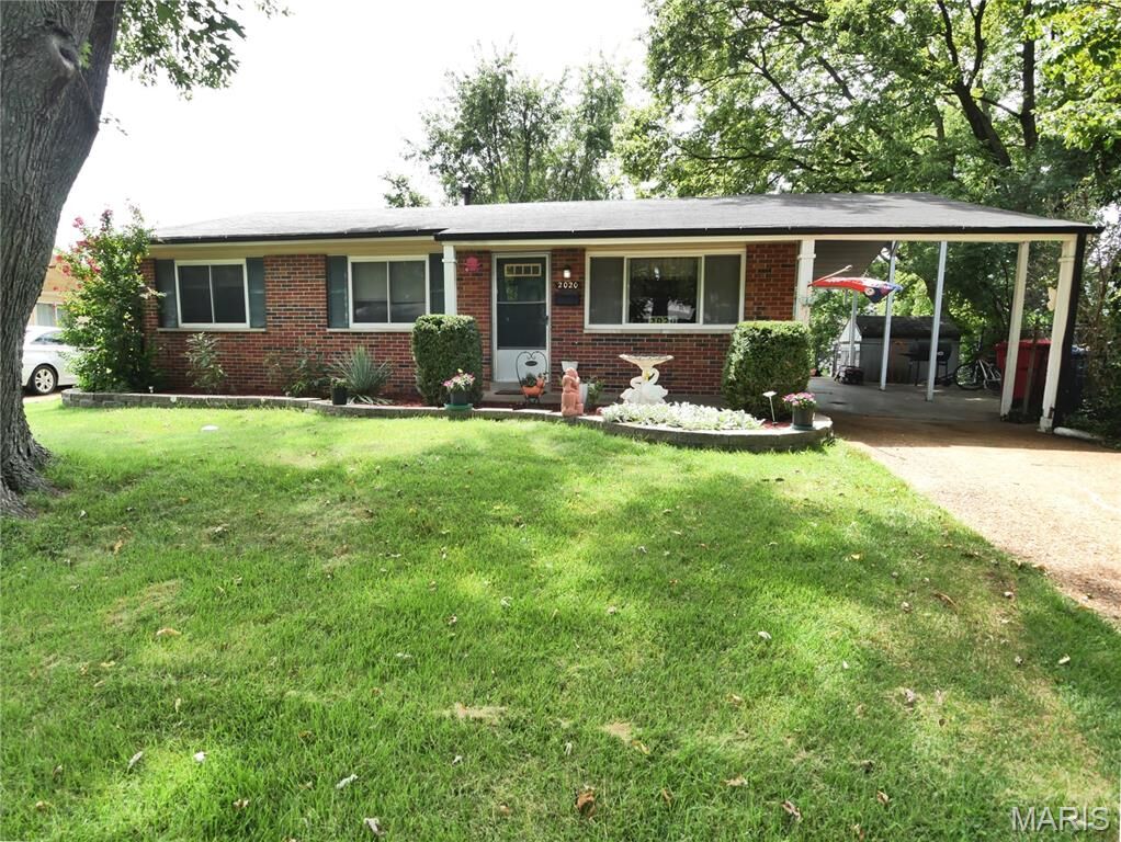 Property Photo: 2020 Yaqui Drive MO 63031