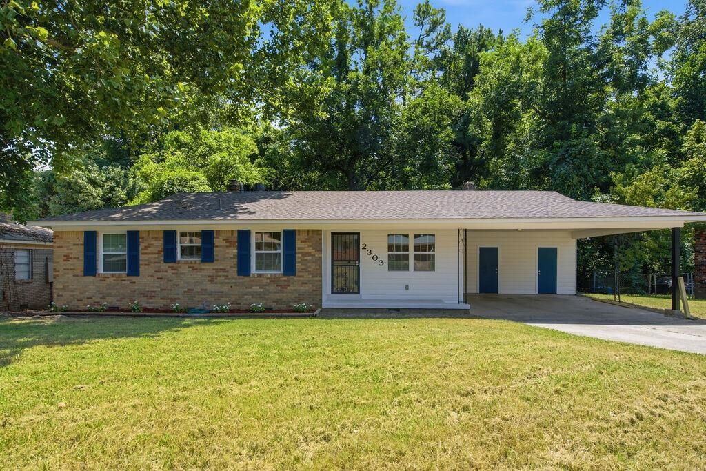 Property Photo: 2303 St Elmo Ave TN 38127