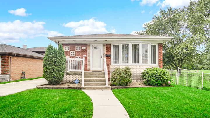 Property Photo: 923 E 158th Street IL 60419