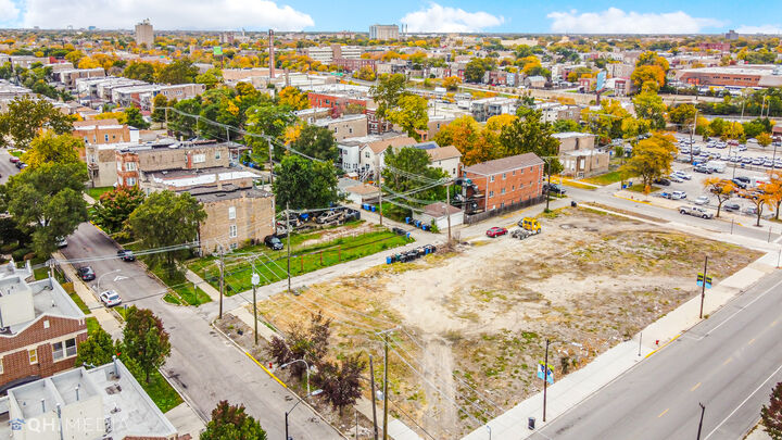 Property Photo:  700 S Kedzie Avenue  IL 60612 