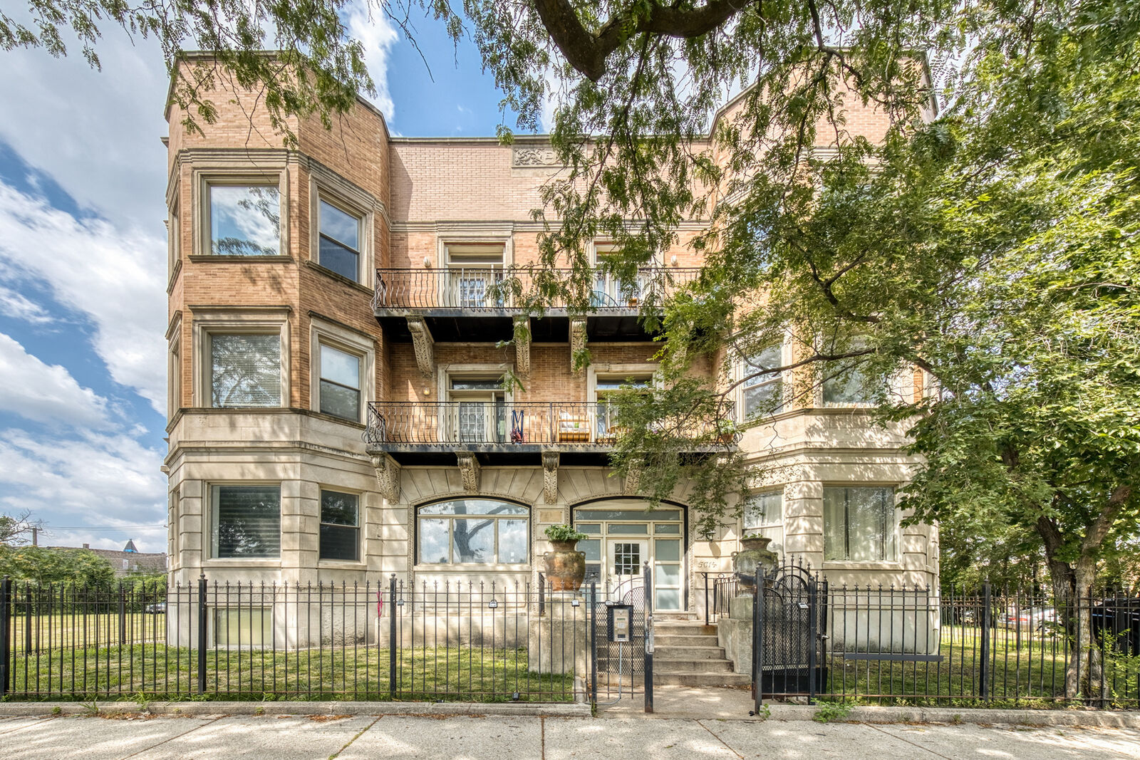 Property Photo: 5016 S King Drive 1E IL 60615
