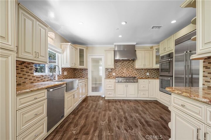 Property Photo: 1025 E San Jose Ave CA 91501
