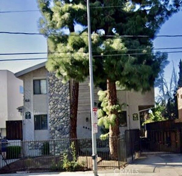Property Photo: 6847 Haskell Avenue 1 CA 91406
