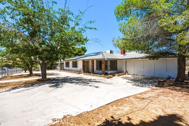Property Photo:  17307 Longmeadow Avenue  CA 93591 