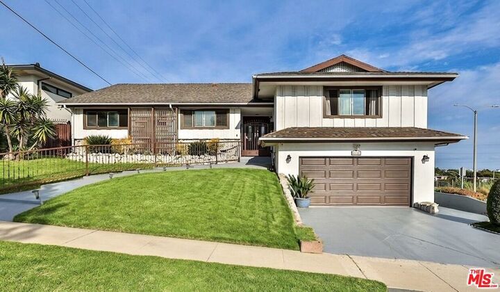 Property Photo:  5720 S Chariton Avenue  CA 90056 