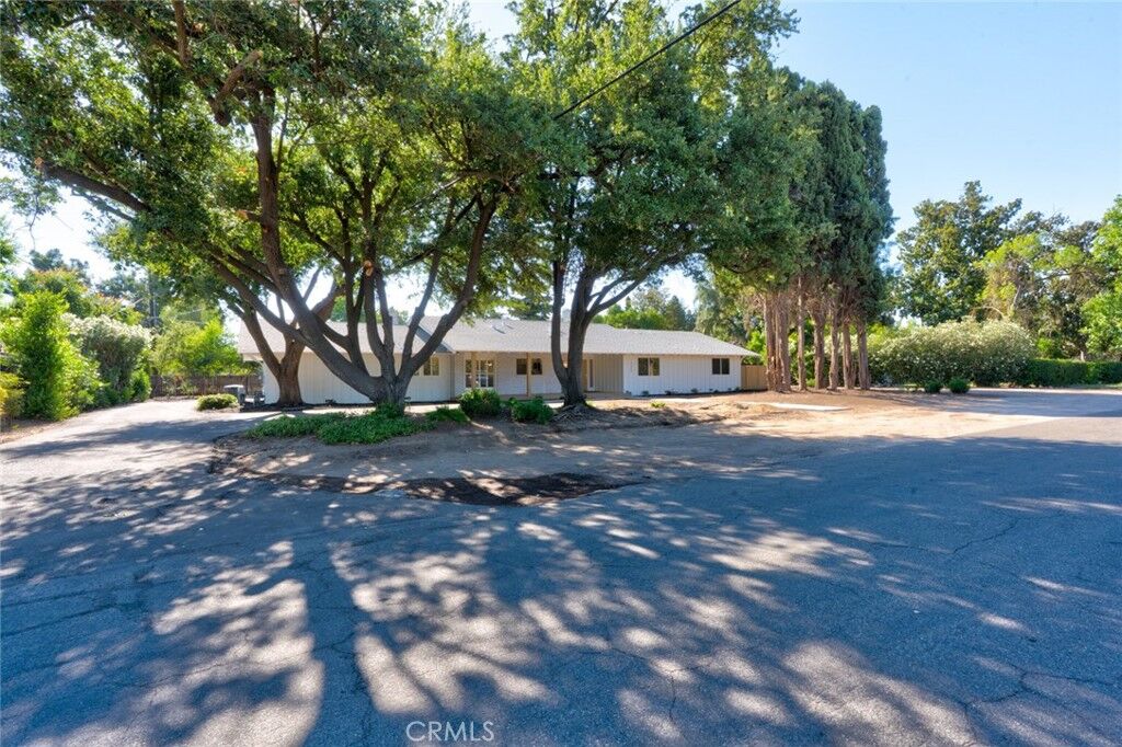 Property Photo: 1335 S Waverly CA 93727