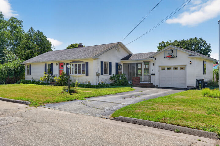 Property Photo:  4 Sunrise Street  ME 04005 