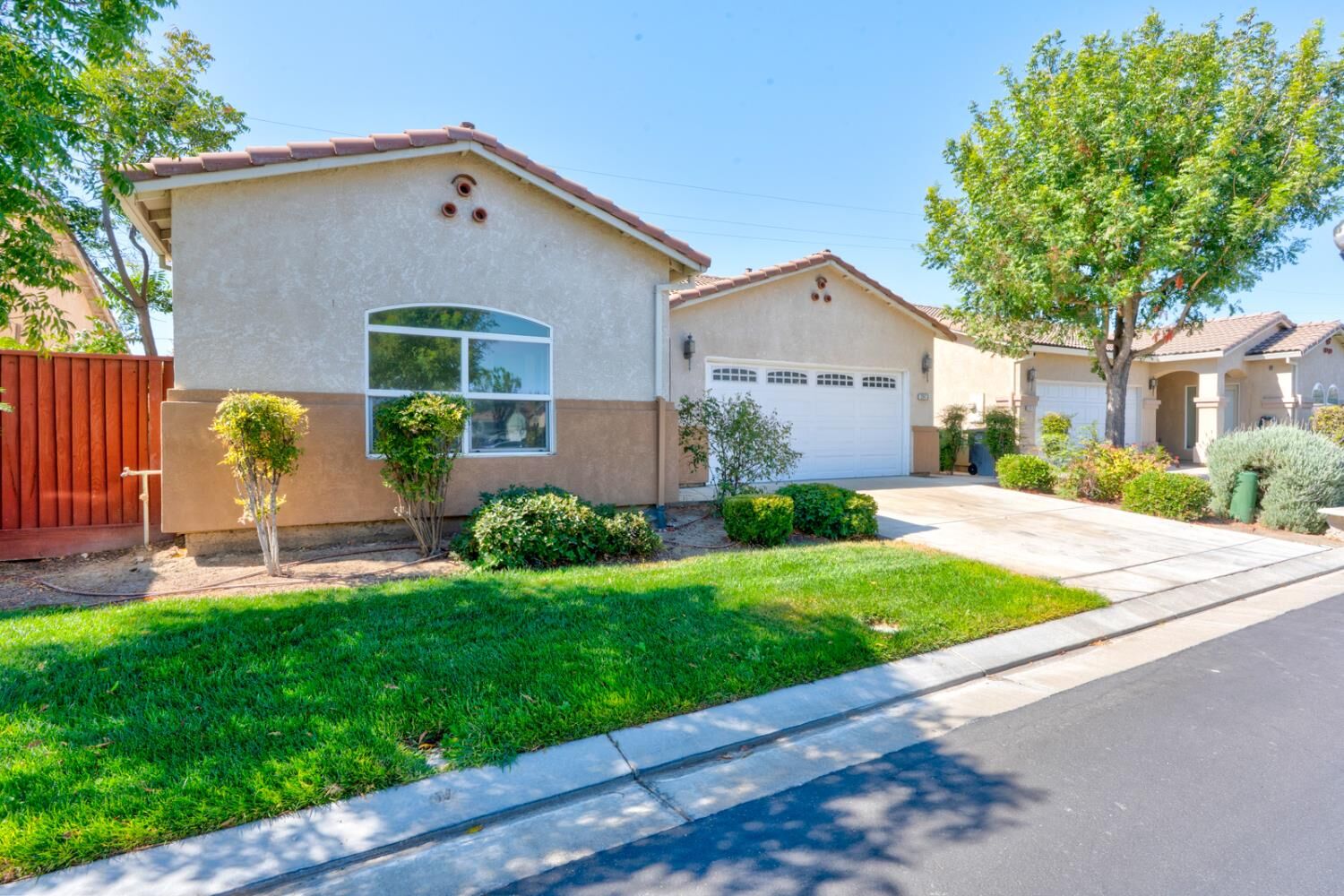Property Photo: 2913 Las Flores Circle CA 93635