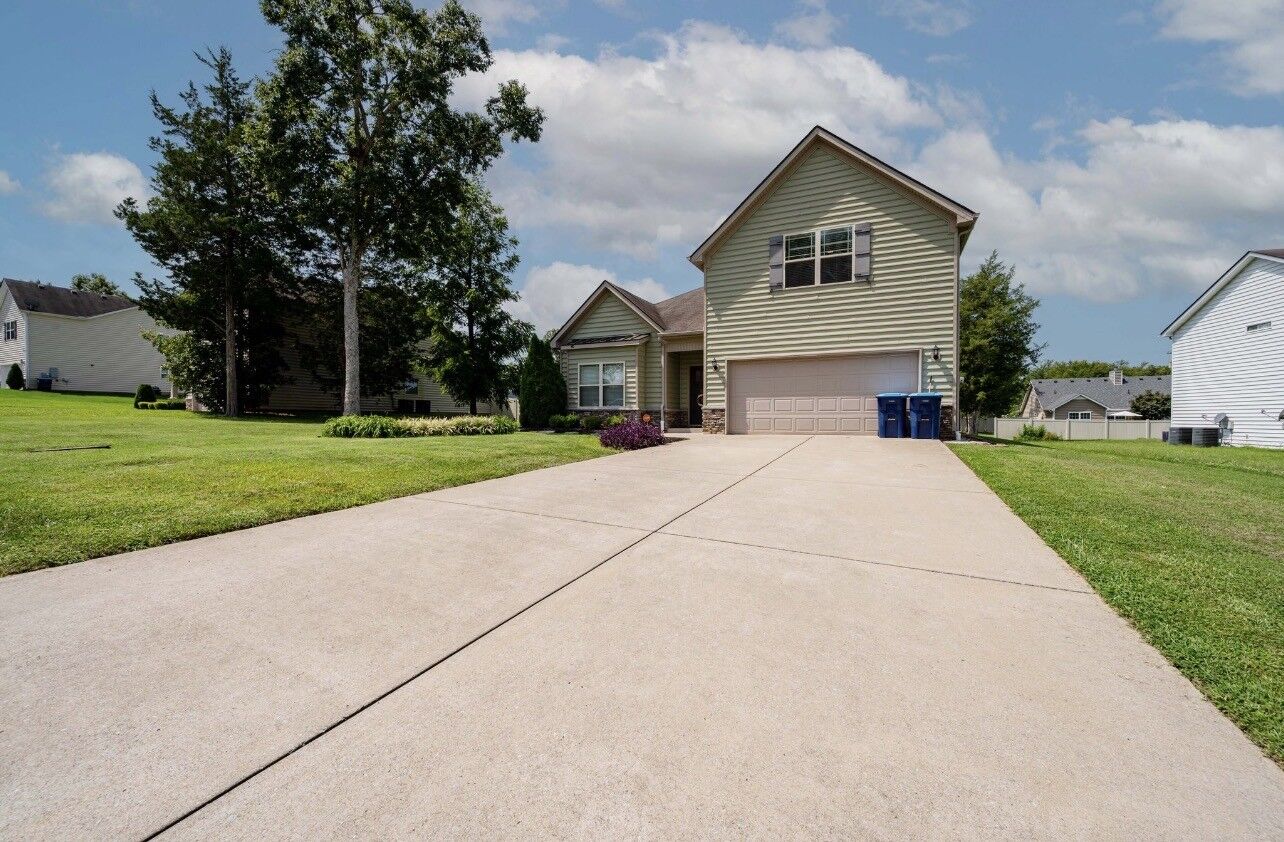 Property Photo: 813 Silverhill Dr TN 37129