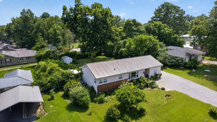 Property Photo:  903 Hickory St W  TN 37388 