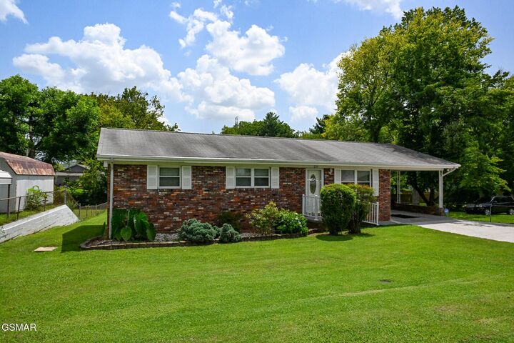 Property Photo:  220 Pinedale Street  TN 37801 