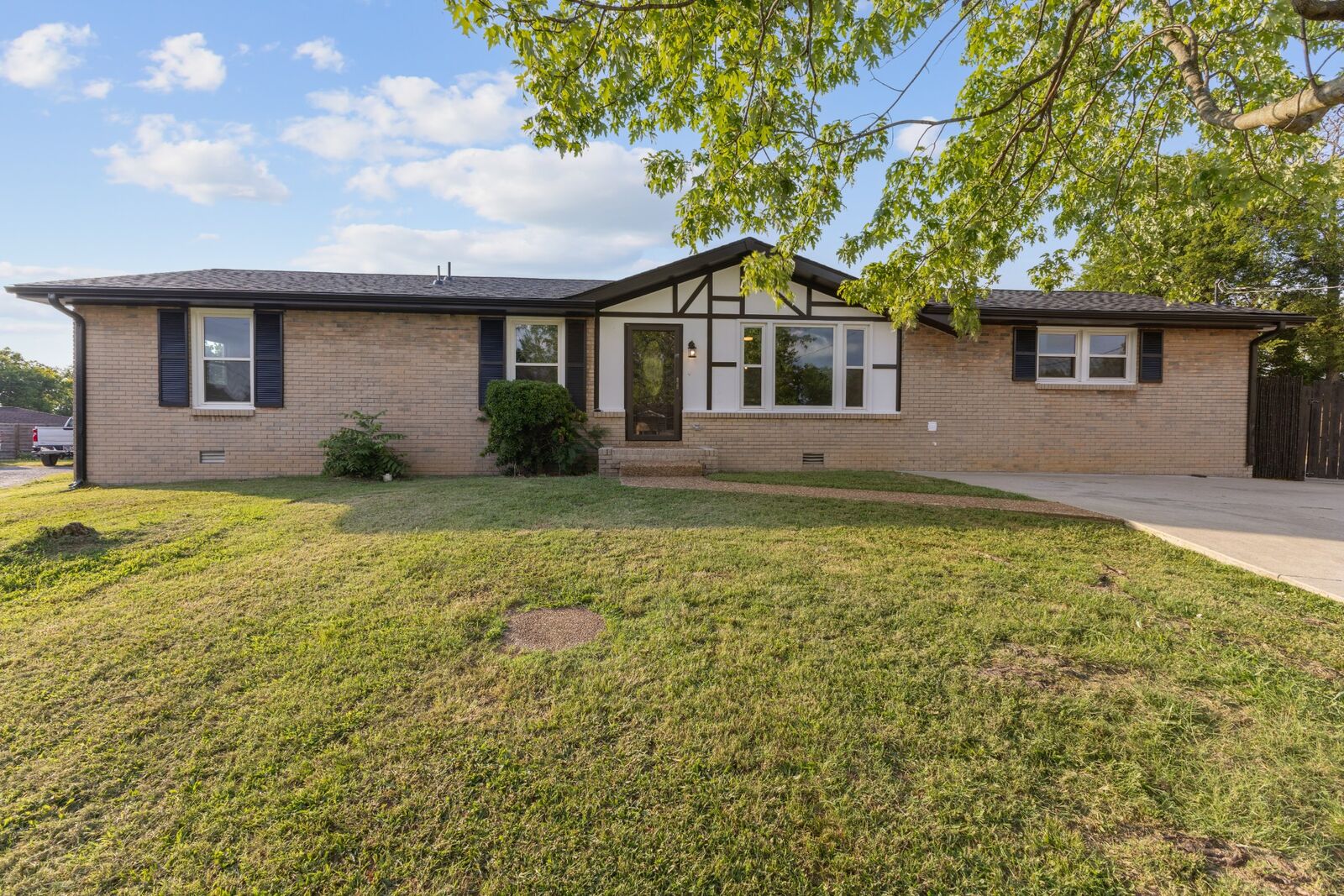 Property Photo:  105 Donna Ct  TN 37075 