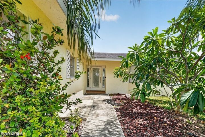 Property Photo:  13512 Caribbean Boulevard  FL 33905 