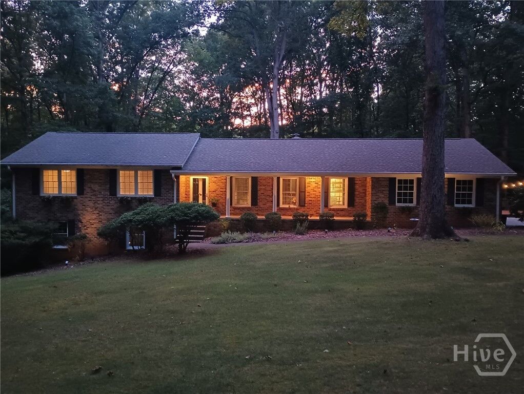 Property Photo:  330 Red Fox Run  GA 30605 
