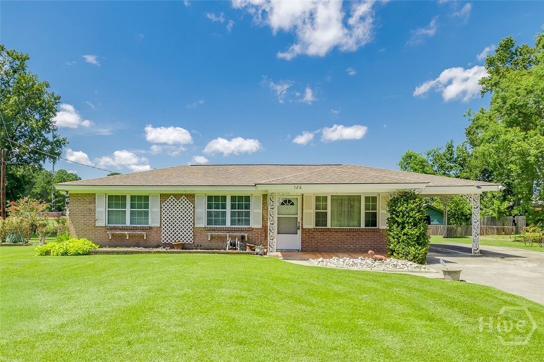 Property Photo: 126 Oglesby Avenue GA 31408