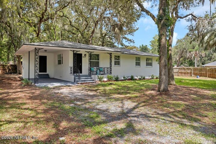 Property Photo: 3055 Oak Road FL 32065