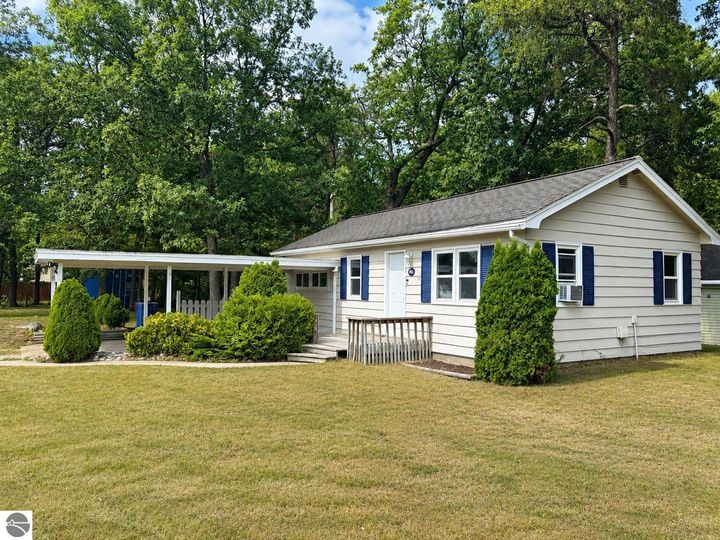 Property Photo: 885 Parsons Road MI 49686