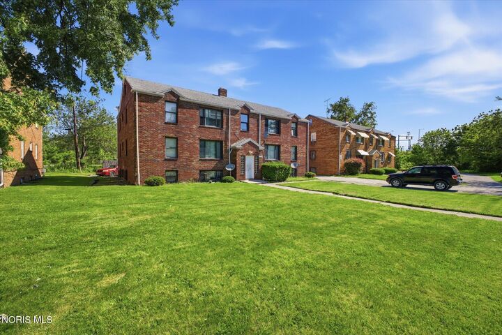 Property Photo: 1364 N Cove Boulevard OH 43606