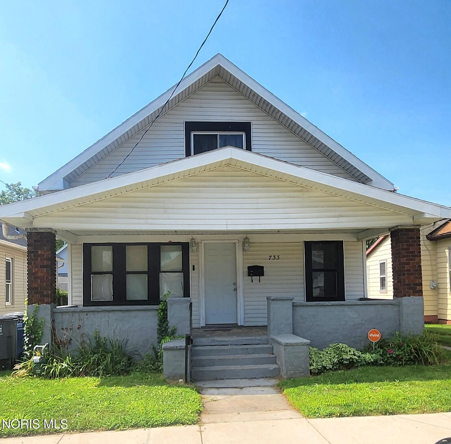 Property Photo: 733 Redwood Avenue OH 43609
