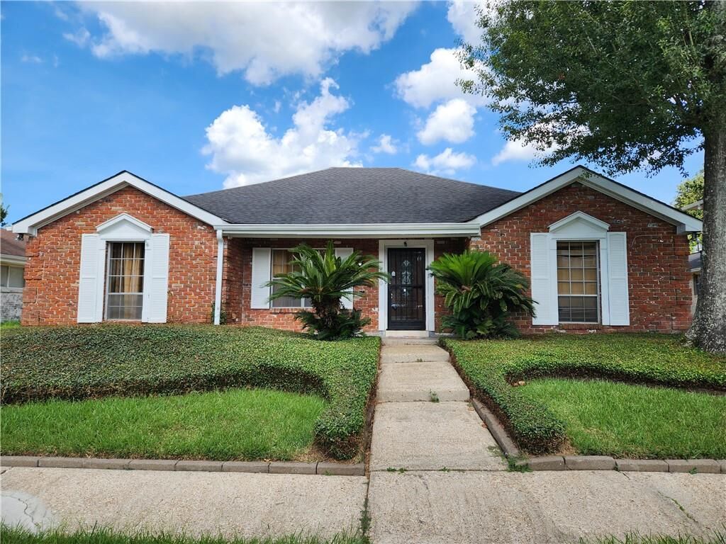 Property Photo:  2700 Danbury Drive  LA 70131 