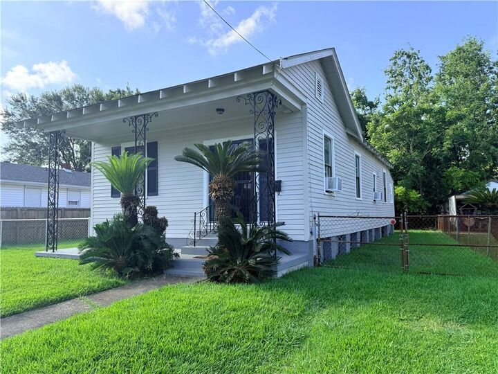 Property Photo:  2754 Jasmine Street  LA 70122 