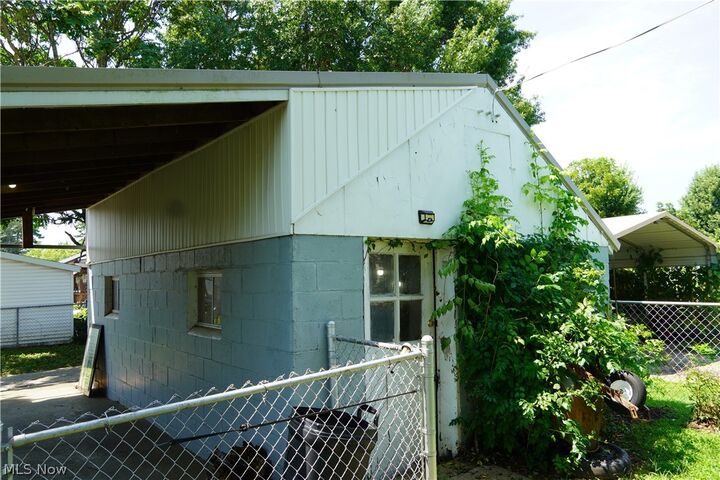 Property Photo: 1406 40th Street WV 26104