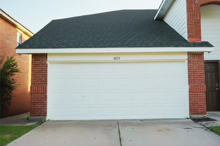 Property Photo: 4929 Creek Ridge Trail TX 76179
