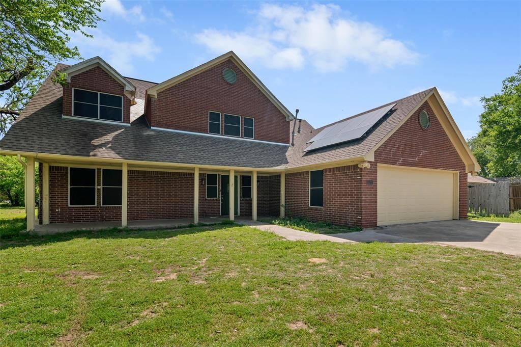 Property Photo: 421 W Windsor Drive TX 76207