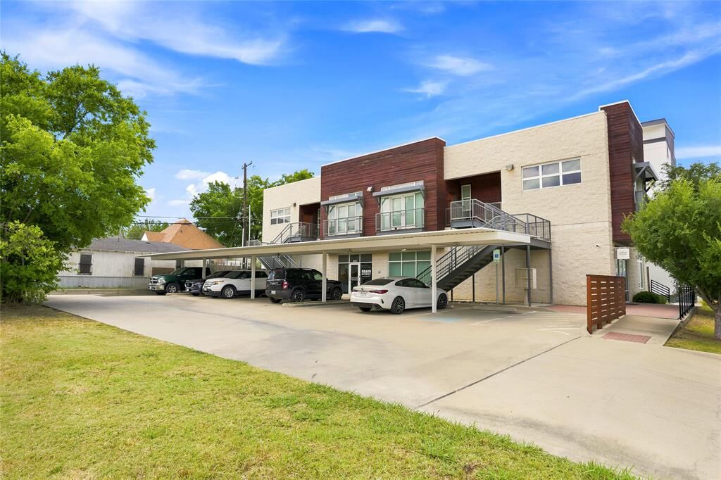Property Photo: 1124 Galveston Avenue B TX 76104