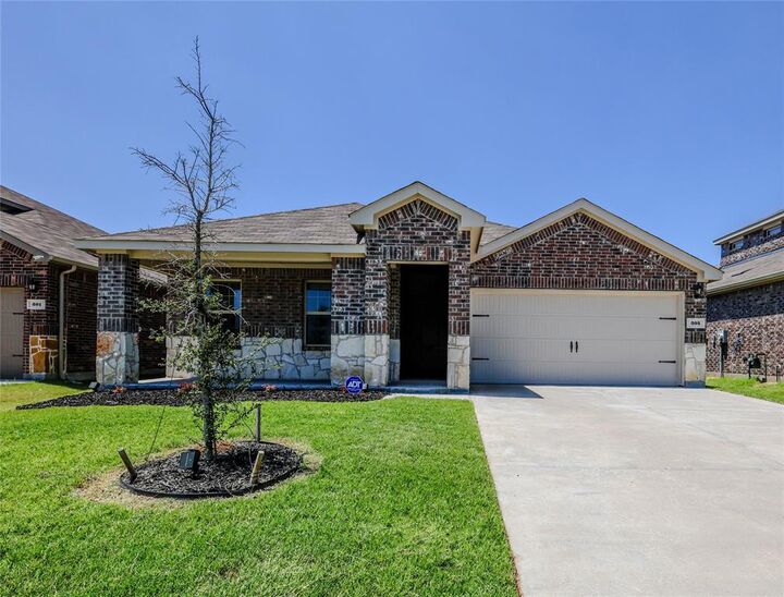 Property Photo: 305 Charmed Way TX 75135