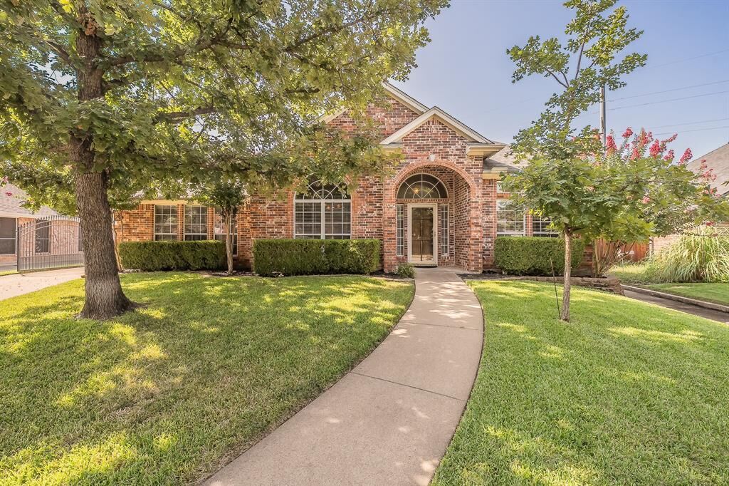 Property Photo: 8152 Vine Wood Drive TX 76182