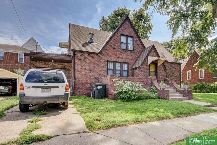 Property Photo:  911 S 38th Street  NE 68105 
