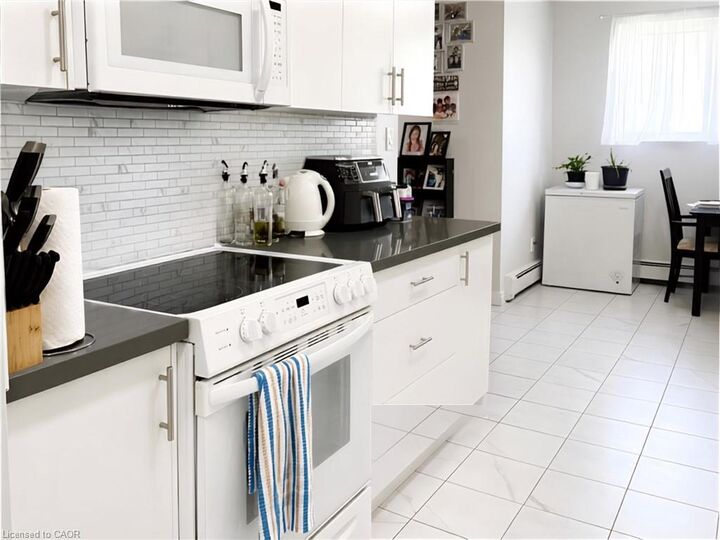 Property Photo:  15 Mowat Boulevard 19  ON N2E 1J1 