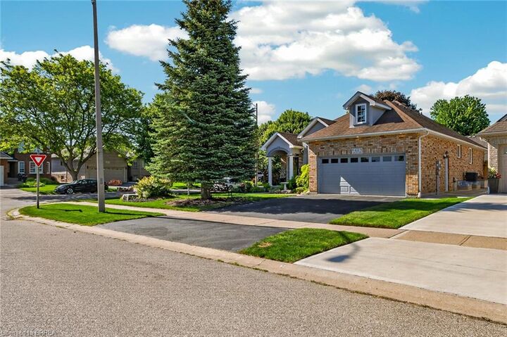 Property Photo: 62 Varley Crescent ON N3R 7Z7