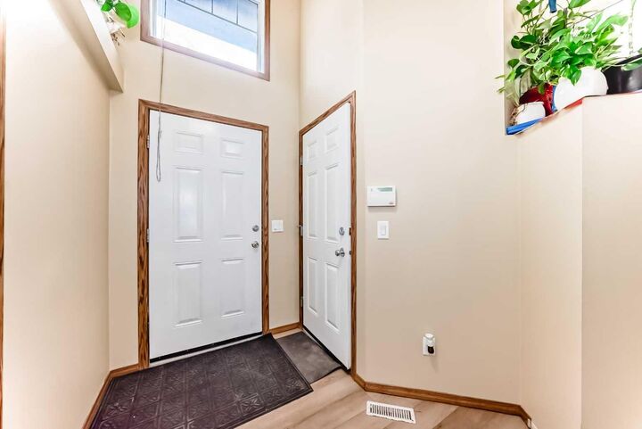 Property Photo: 30 Covehaven View NE AB T3R 1S6
