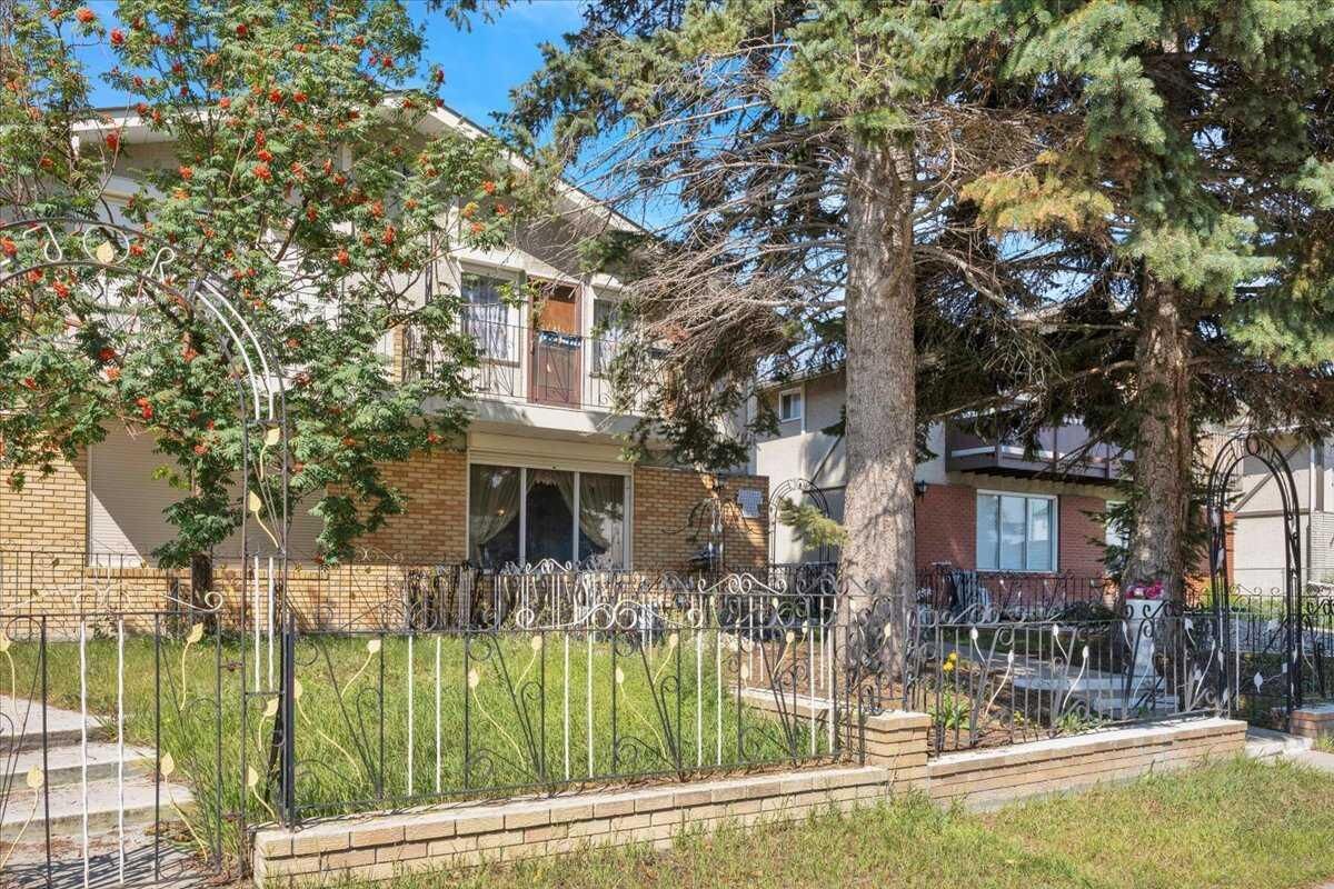 Property Photo: 2025 40 Street SE AB T2B 1B6