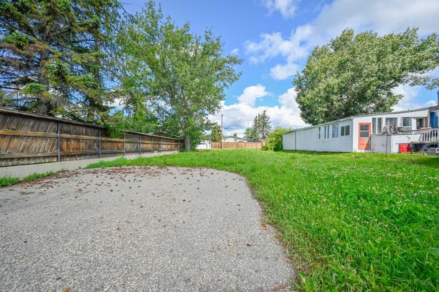 Property Photo: 4429 51 Avenue AB T0H 3N0